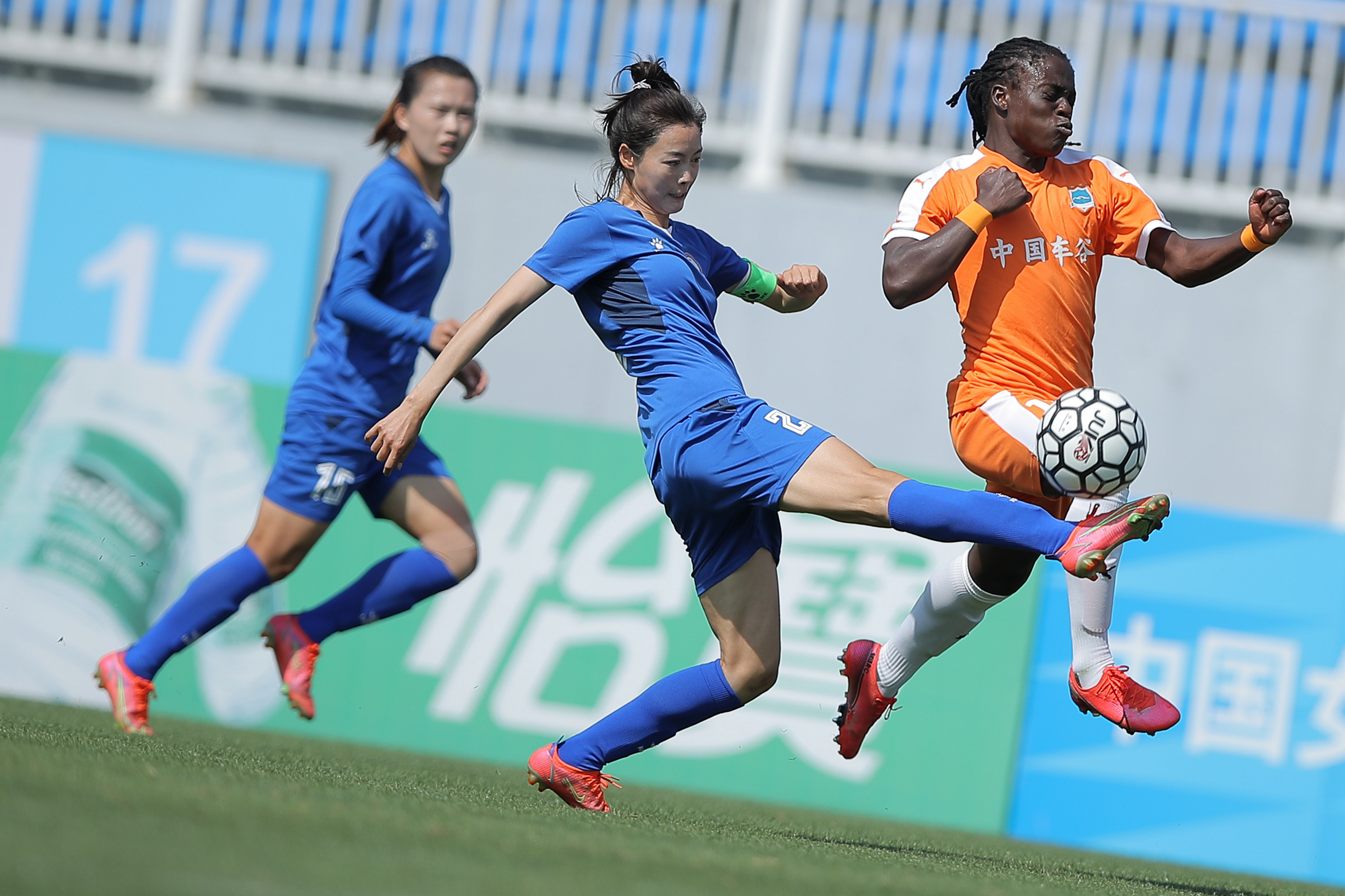 中国女足精英队员备战国际象棋赛事